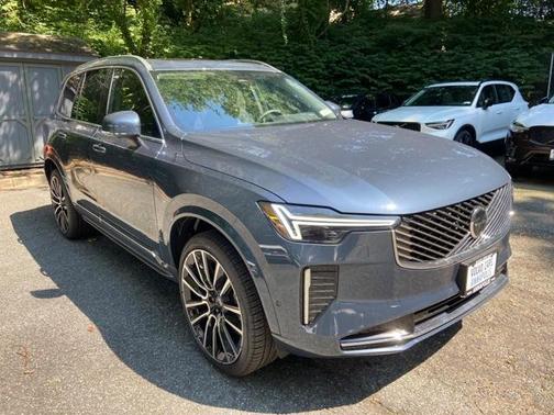2025 Volvo XC90 B6 Plus 7-Seater