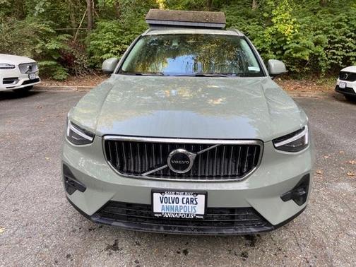 2025 Volvo XC40 B5 Ultra Bright Theme