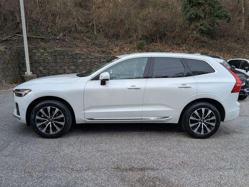 2023 Volvo XC60 B5 Plus Bright Theme