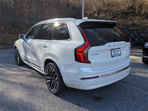 2025 Volvo XC90 B5 Plus