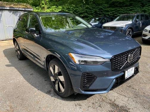 2025 Volvo XC60 Plug-In Hybrid T8 Plus