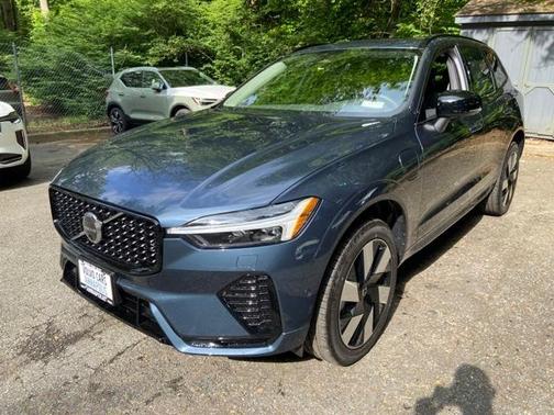 2025 Volvo XC60 Plug-In Hybrid T8 Plus