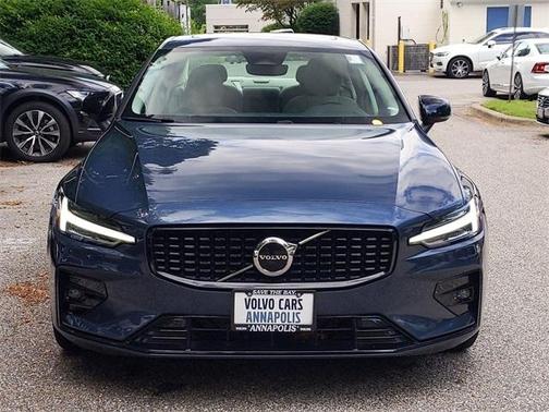 2024 Volvo S60 B5 Core Dark Theme