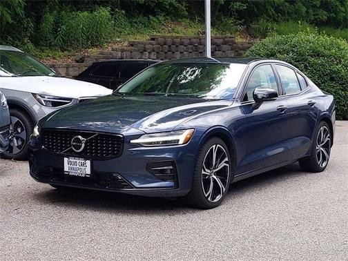 2024 Volvo S60 B5 Core Dark Theme