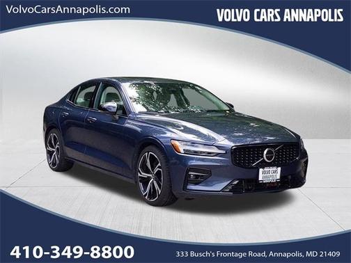 2024 Volvo S60 B5 Core Dark Theme