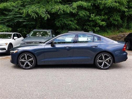 2024 Volvo S60 B5 Core Dark Theme