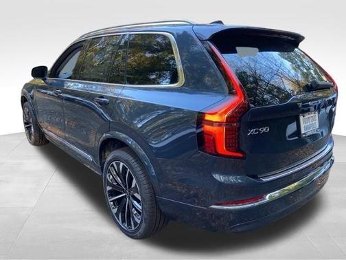 2026 Volvo XC90 Plug-In Hybrid T8 Plus 7-Seater