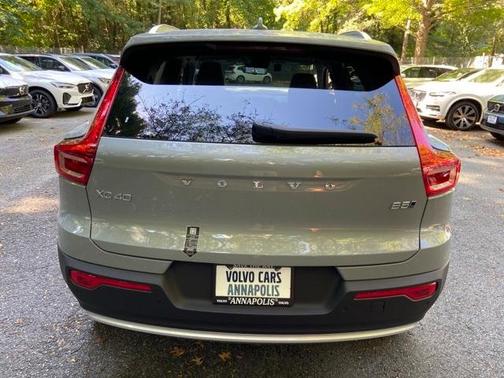 2025 Volvo XC40 B5 Plus Bright Theme