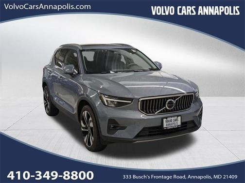 2023 Volvo XC40 B5 Plus Bright Theme