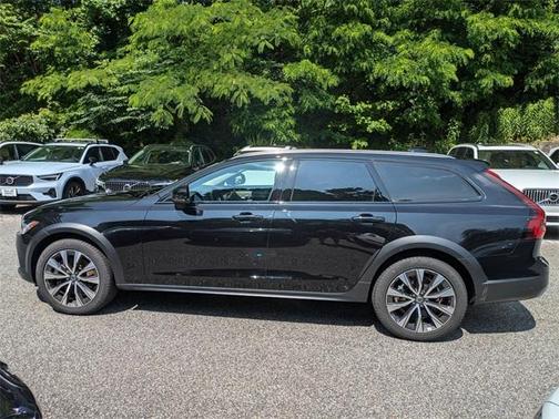 2024 Volvo V90 Cross Country B6 Plus