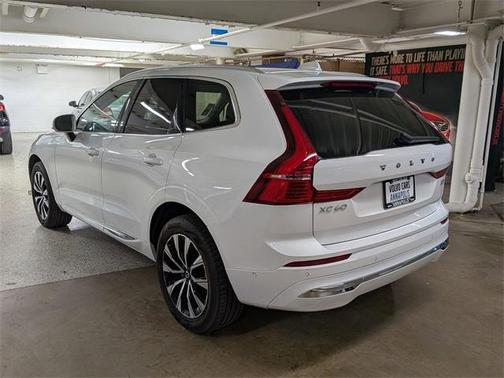 2023 Volvo XC60 B5 Plus Bright Theme