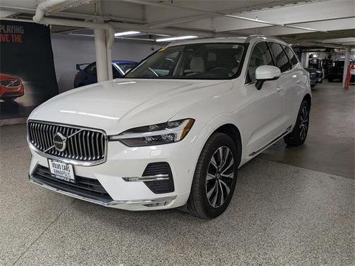 2023 Volvo XC60 B5 Plus Bright Theme