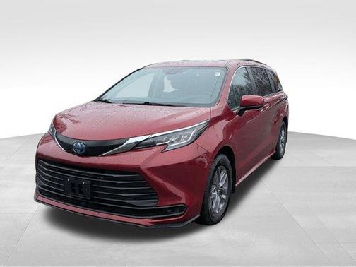 2022 Toyota Sienna LE