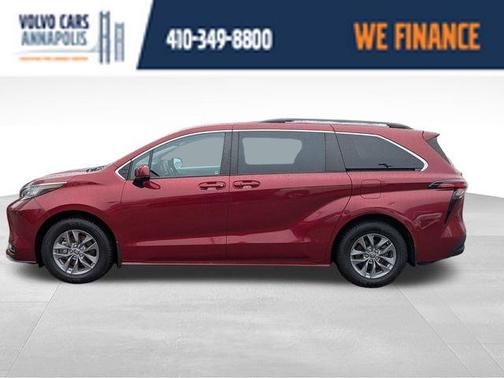 2022 Toyota Sienna LE