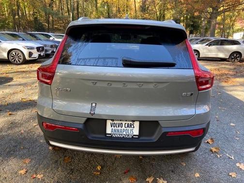2025 Volvo XC40 B5 Plus Bright Theme