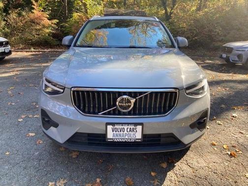 2025 Volvo XC40 B5 Plus Bright Theme