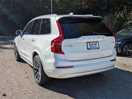 2022 Volvo XC90 T6 Momentum 7 Passenger