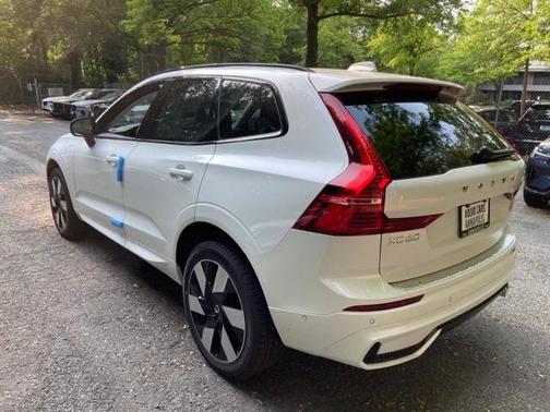 2025 Volvo XC60 Plug-In Hybrid T8 Plus