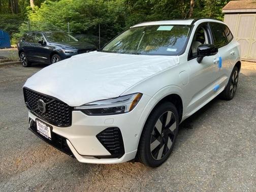 2025 Volvo XC60 Plug-In Hybrid T8 Plus