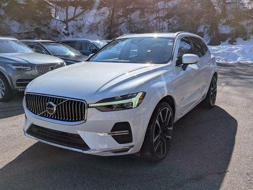 2023 Volvo XC60 Recharge Plug-In Hybrid T8 Ultimate Bright Theme