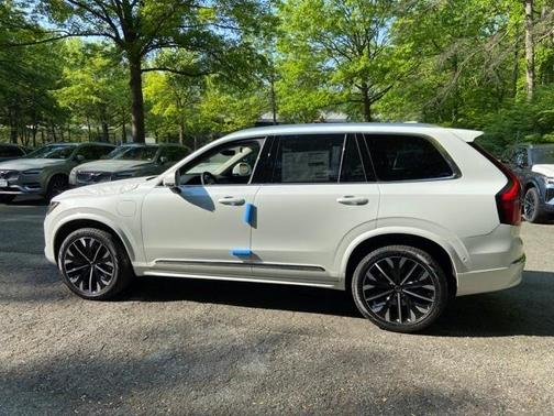 2025 Volvo XC90 Plug-In Hybrid T8 Plus 7-Seater