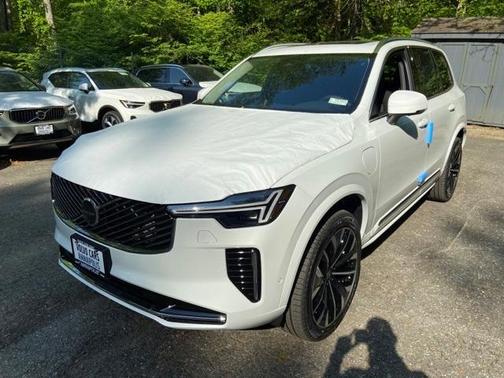 2025 Volvo XC90 Plug-In Hybrid T8 Plus 7-Seater