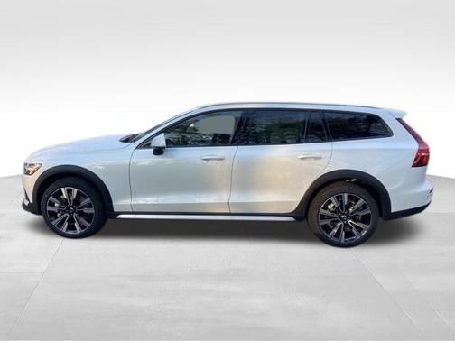 2026 Volvo V60 Cross Country B5 Ultra