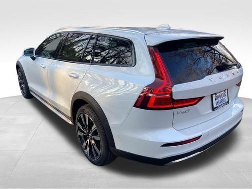 2026 Volvo V60 Cross Country B5 Ultra