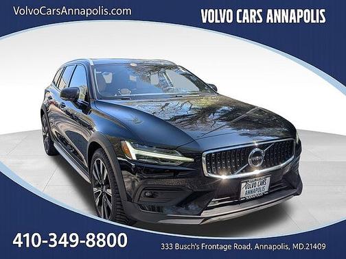Onyx Black 2022 Volvo V60 Cross Country Cross Country