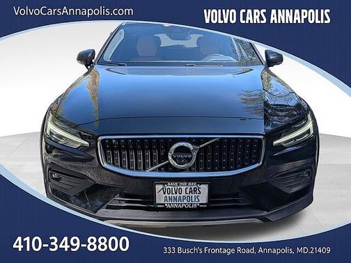 Onyx Black 2022 Volvo V60 Cross Country Cross Country