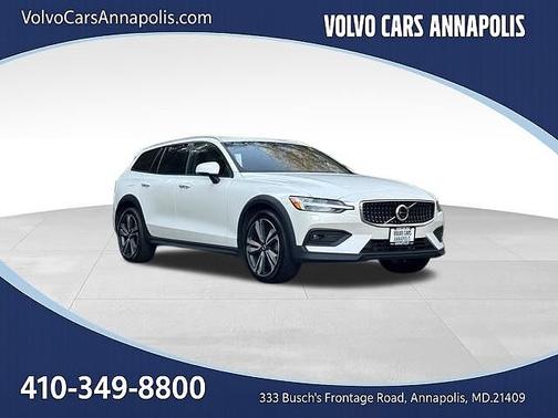 2023 Volvo V60 Cross Country Plus