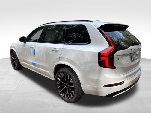 2026 Volvo XC90 B6 Ultra Dark Theme 6-Seater