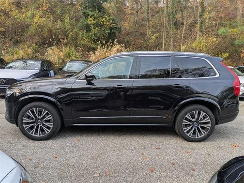 2022 Volvo XC90 T6 Momentum 7 Passenger