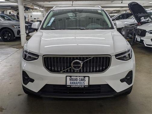 2025 Volvo XC40 B5 Plus Bright Theme