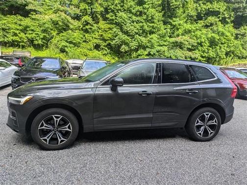 2022 Volvo XC60 B5 Momentum