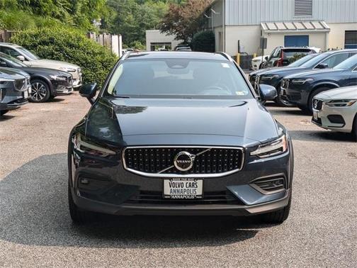 2024 Volvo V60 Cross Country B5 Plus