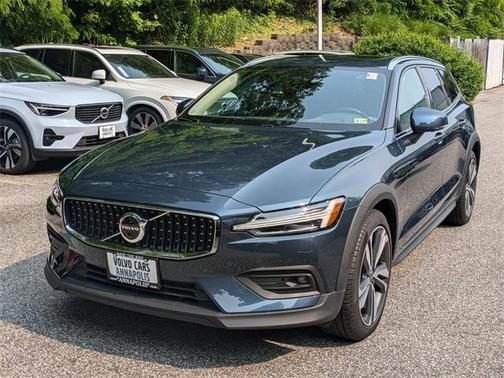 2024 Volvo V60 Cross Country B5 Plus