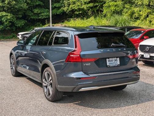 2024 Volvo V60 Cross Country B5 Plus
