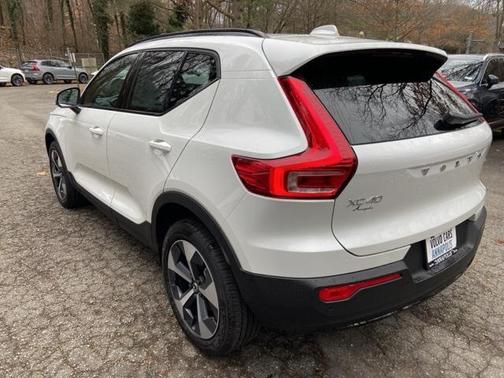 2026 Volvo XC40 B5 Plus
