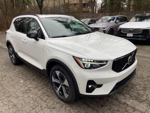 2026 Volvo XC40 B5 Plus