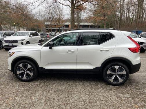 2026 Volvo XC40 B5 Plus