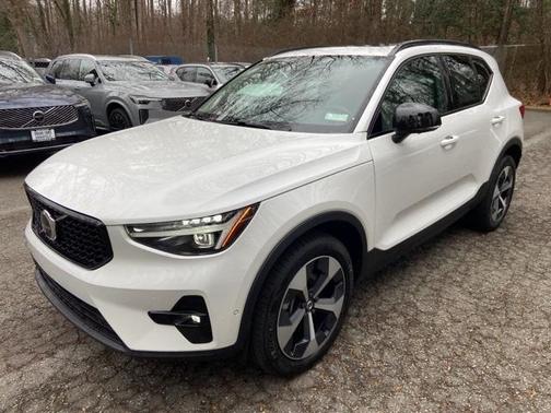 2026 Volvo XC40 B5 Plus