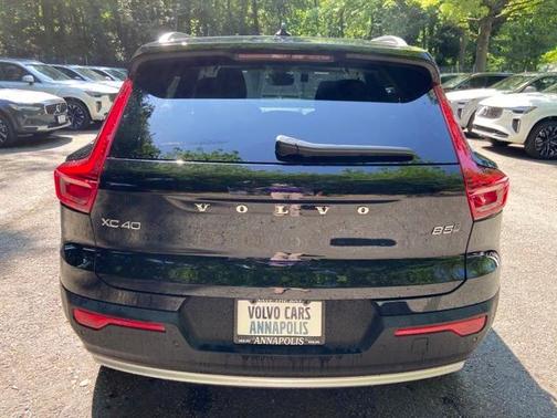 2025 Volvo XC40 B5 Core Bright Theme