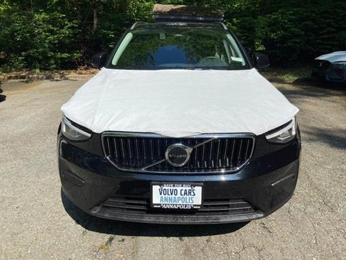 2025 Volvo XC40 B5 Core Bright Theme