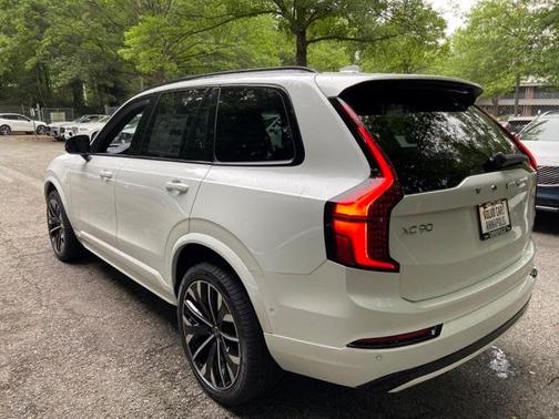 2026 Volvo XC90 T8 ULTRA