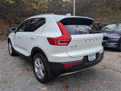 2021 Volvo XC40 T5 Momentum