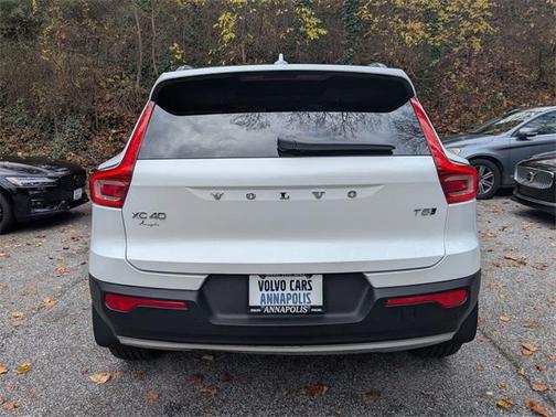 2021 Volvo XC40 T5 Momentum