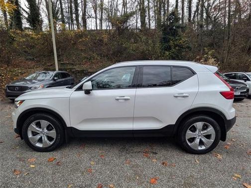 2021 Volvo XC40 T5 Momentum