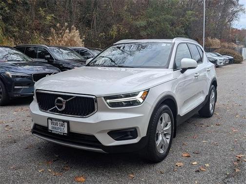 2021 Volvo XC40 T5 Momentum