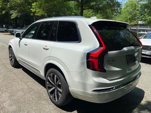 2025 Volvo XC90 B6 Core